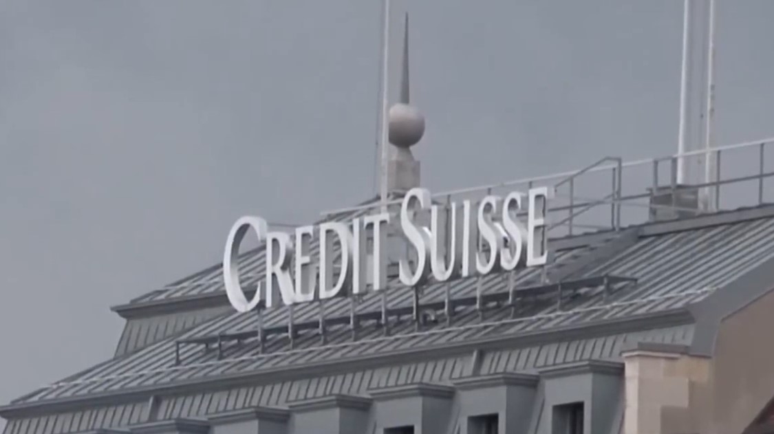 Credit Suisse vay 54 tỷ USD từ Ngân hàng trung ương Thụy Sĩ để tăng thanh khoản - Ảnh 1.