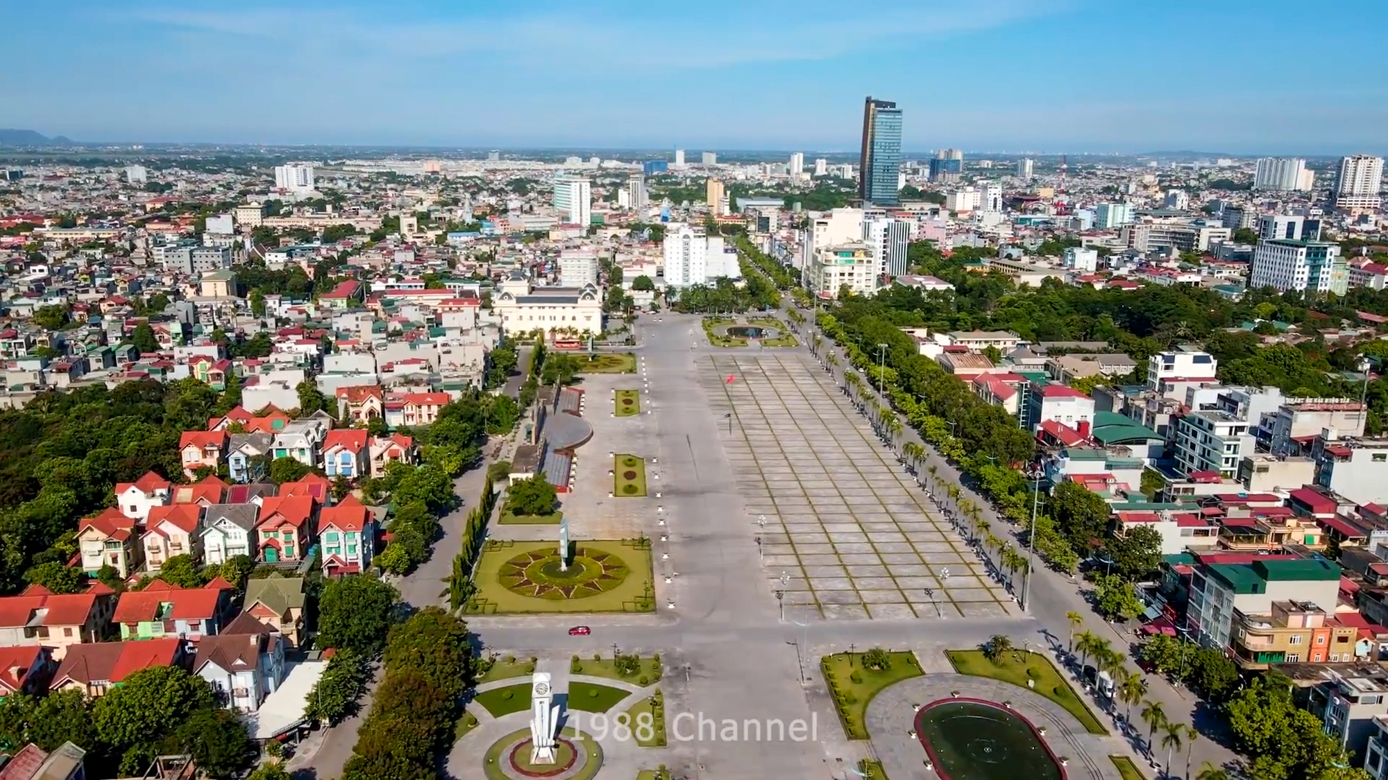 Tỉnh đông dân nhất, có thành phố nhỏ nhất Việt Nam - Ảnh 1.