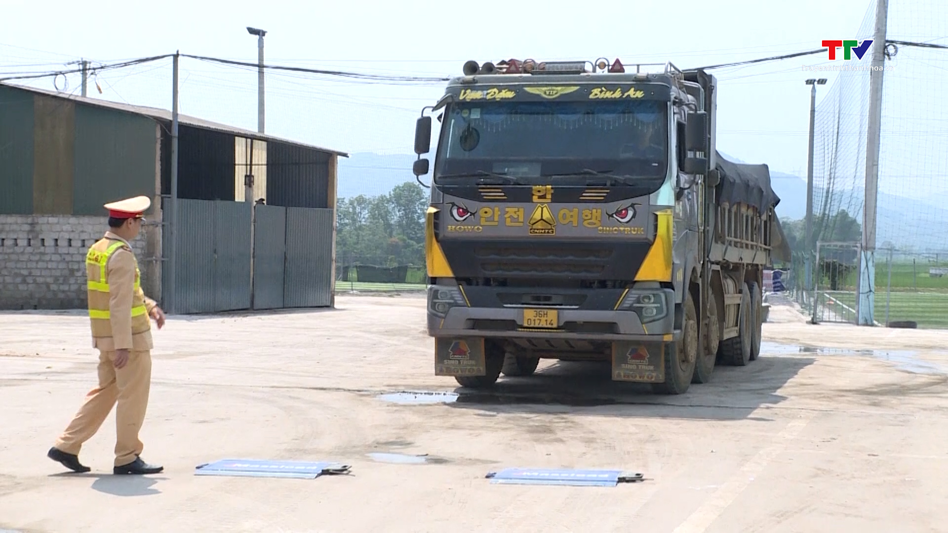Chấn chỉnh tình trạng xe chở đất gây mất an toàn giao thông trên đường tỉnh 523C  - Ảnh 4.