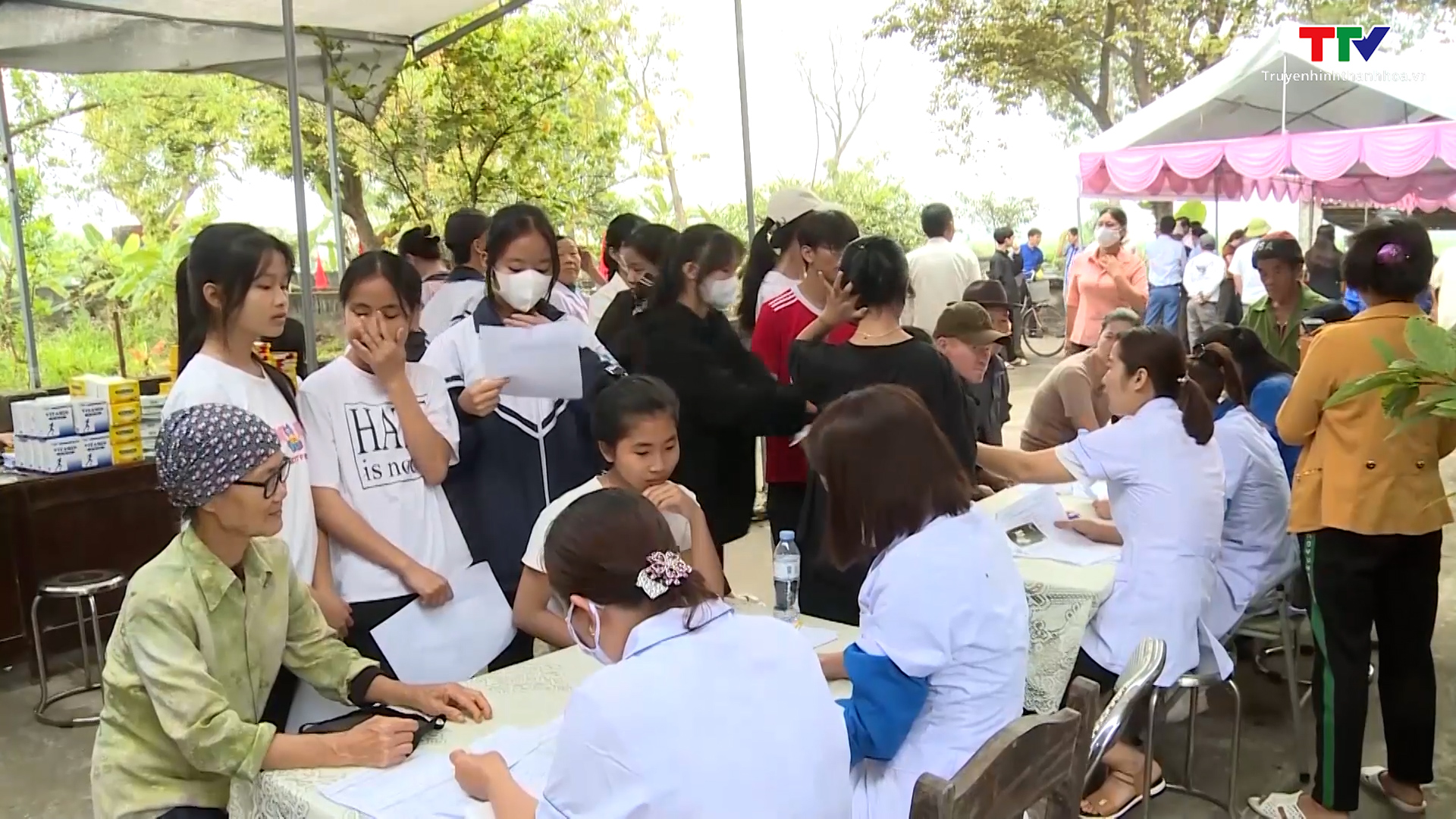 Đoàn thanh niên Bệnh viện Nội Tiết khám bệnh, cấp thuốc miễn phí - Ảnh 2.