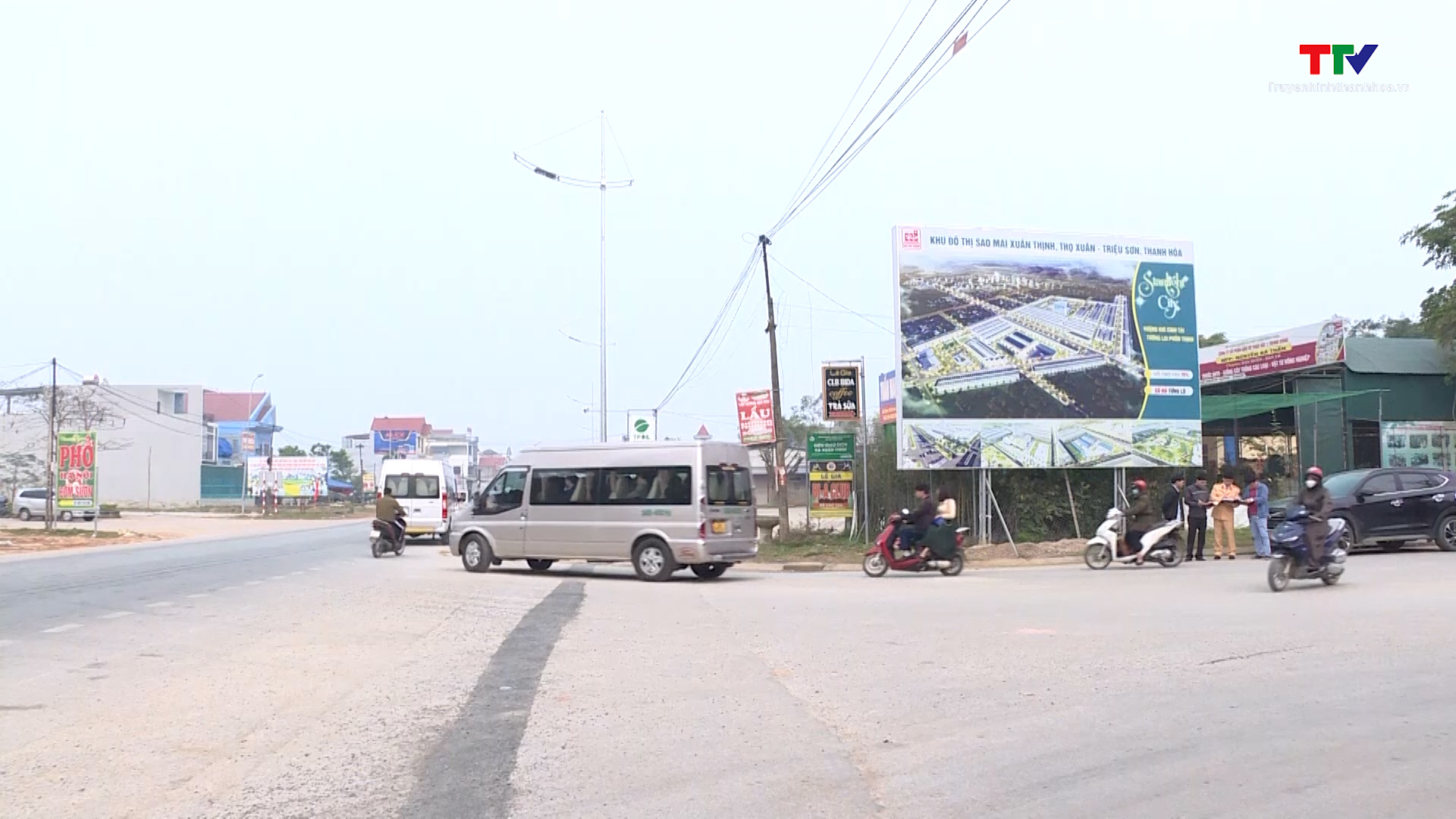 Huyện Triệu Sơn tăng cường các giải pháp xoá bỏ điểm đen, điểm tiềm ẩn tai nạn giao thông - Ảnh 2.