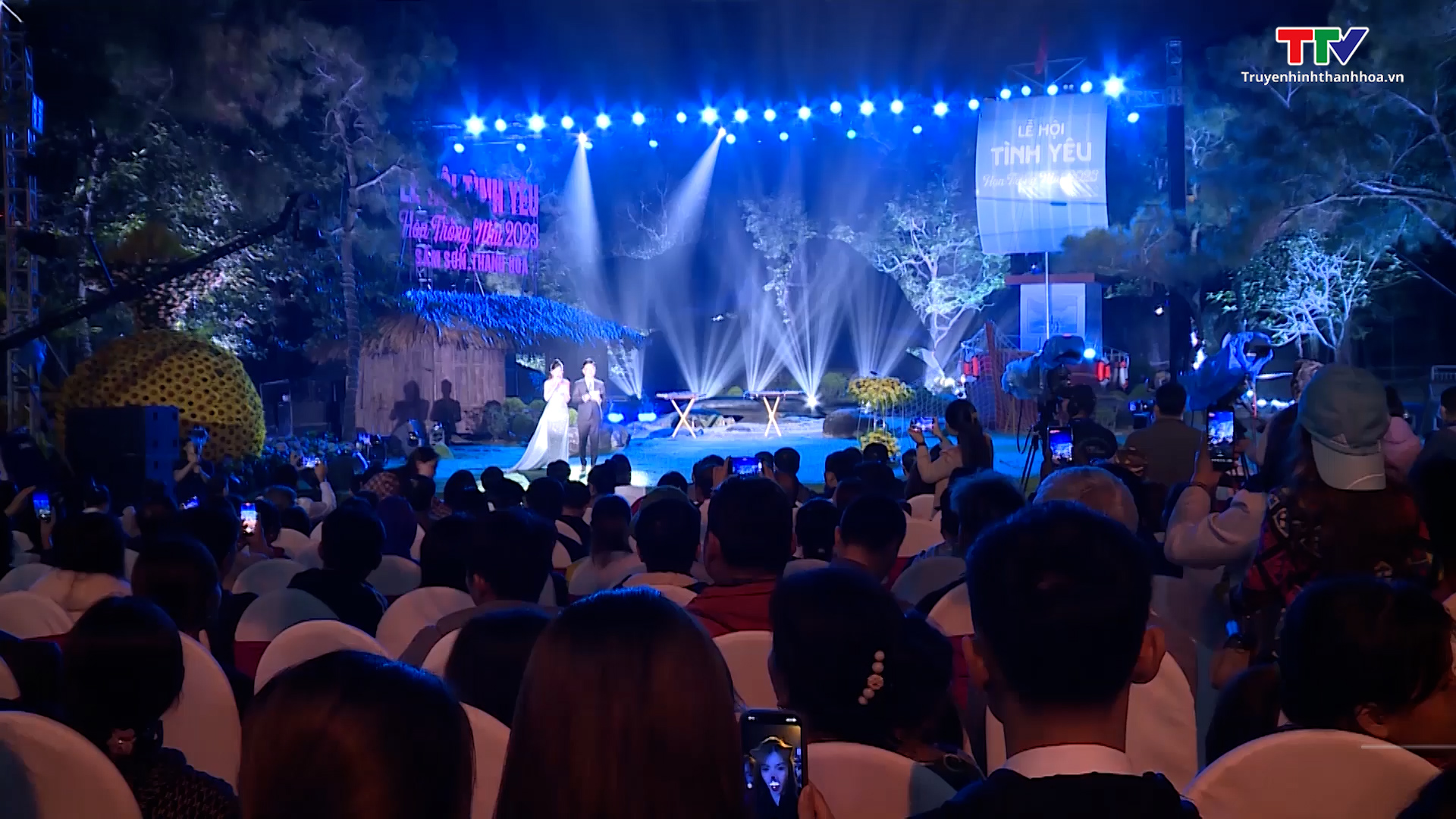 Ấn tượng lễ hội tình yêu - Hòn Trống mái Sầm Sơn 2023 - Ảnh 2.