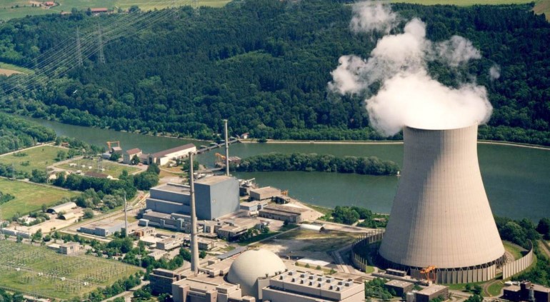 Đức sẽ đóng cửa các nhà máy hạt nhân còn lại - Ảnh 1.