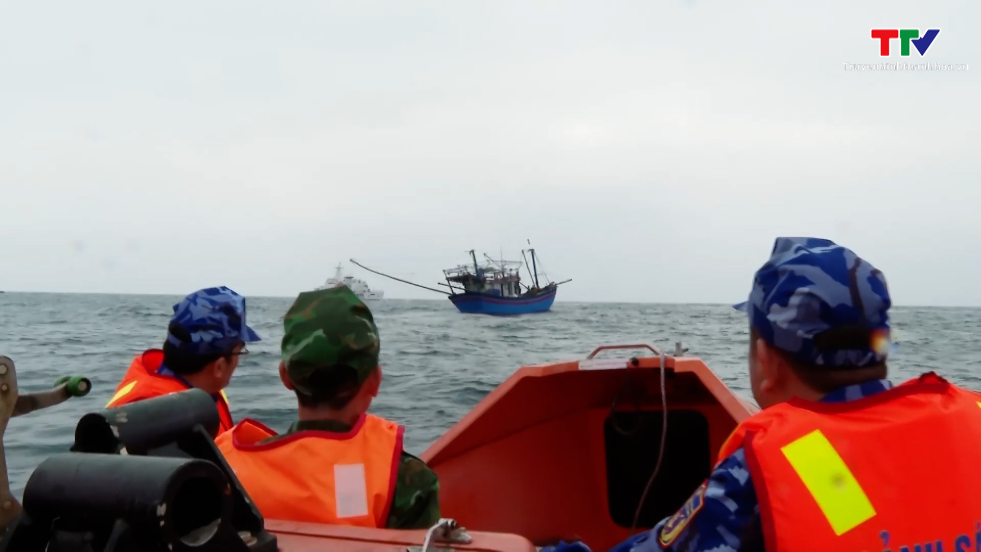 Cảnh sát biển Việt Nam và Trung Quốc tổ chức tuần tra trên vùng biển lân cận đường phân định Vịnh Bắc Bộ - Ảnh 4.