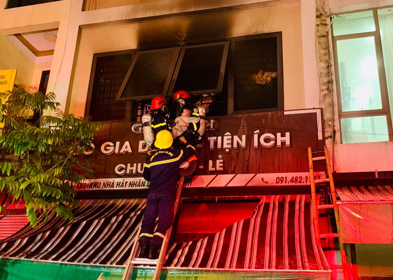 Cháy nhà dân tại phường Ba Đình, thành phố Thanh Hoá - Ảnh 1.