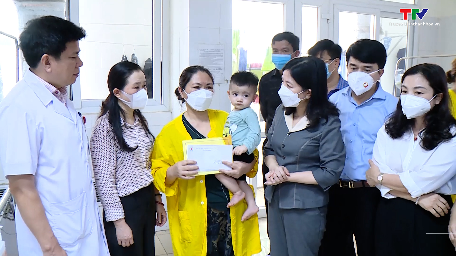 Đồng chí Phạm Thị Thanh Thủy thăm hỏi, động viên gia đình có người bị thiệt mạng do hỏa hoạn  - Ảnh 3.