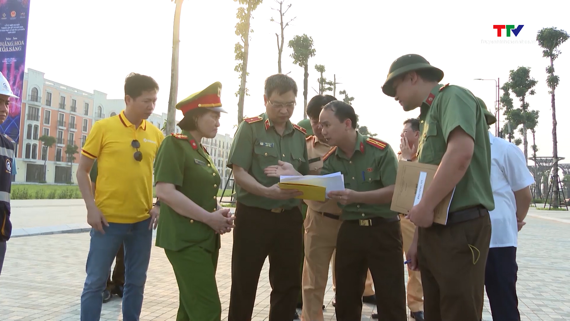 Thiếu tướng Trần Phú Hà kiểm tra công tác bảo đảm an ninh trật tự tại thành phố Sầm Sơn - Ảnh 2.