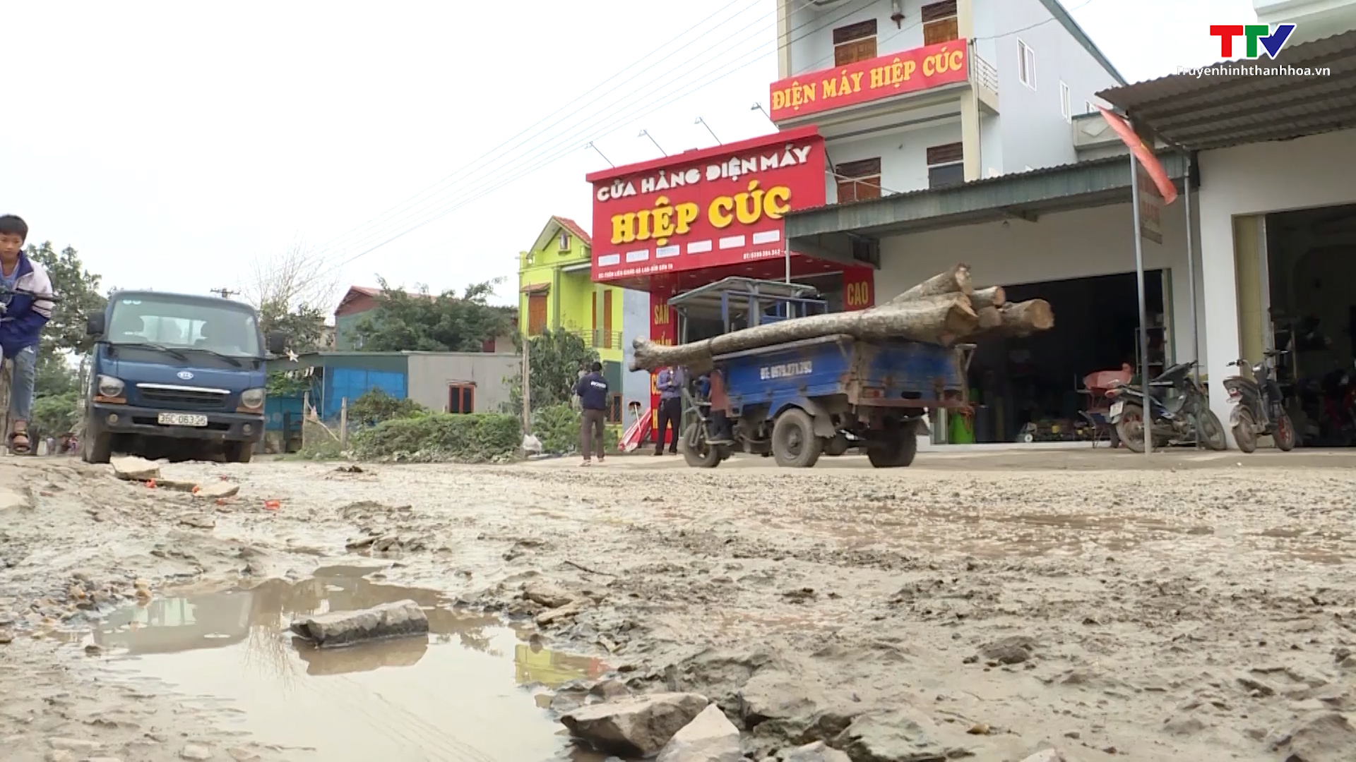 Tỉnh lộ 527 đoạn qua huyện Nga Sơn và thị xã Bỉm Sơn xuống cấp, tiềm ẩn nguy cơ mất an toàn giao thông - Ảnh 3.