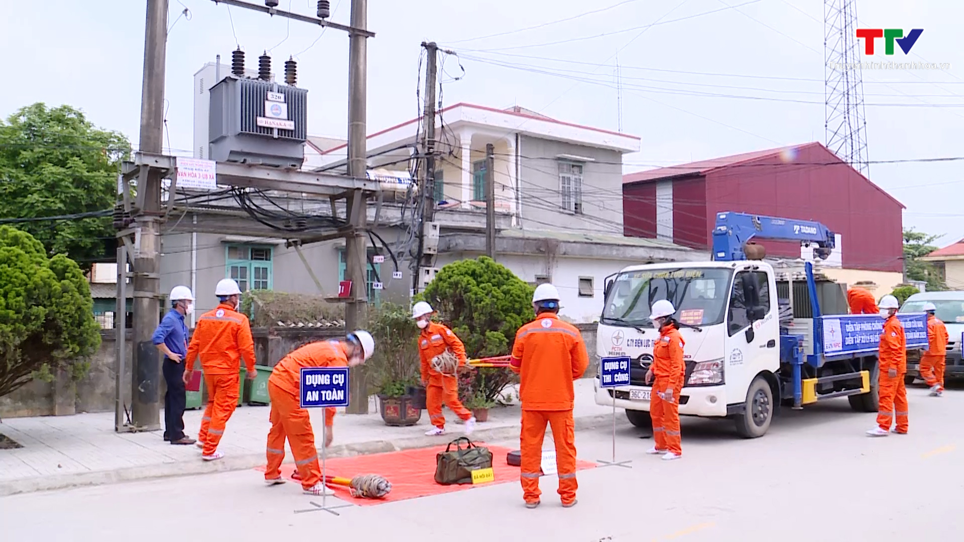 Công ty Điện lực Thanh Hoá diễn tập phòng chống thiên tai và tìm kiếm cứu nạn, xử lý sự cố và quản lý an toàn cấp Công ty - Ảnh 2.