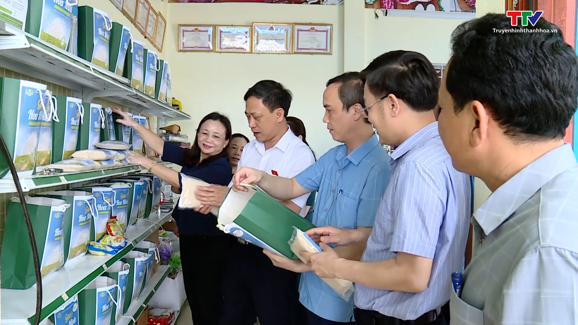 Đại biểu Quốc hội khảo sát, lấy ý kiến góp ý vào Dự thảo Luật Hợp tác xã (sửa đổi) tại 2 huyện Thọ Xuân và Yên Định
 - Ảnh 2.
