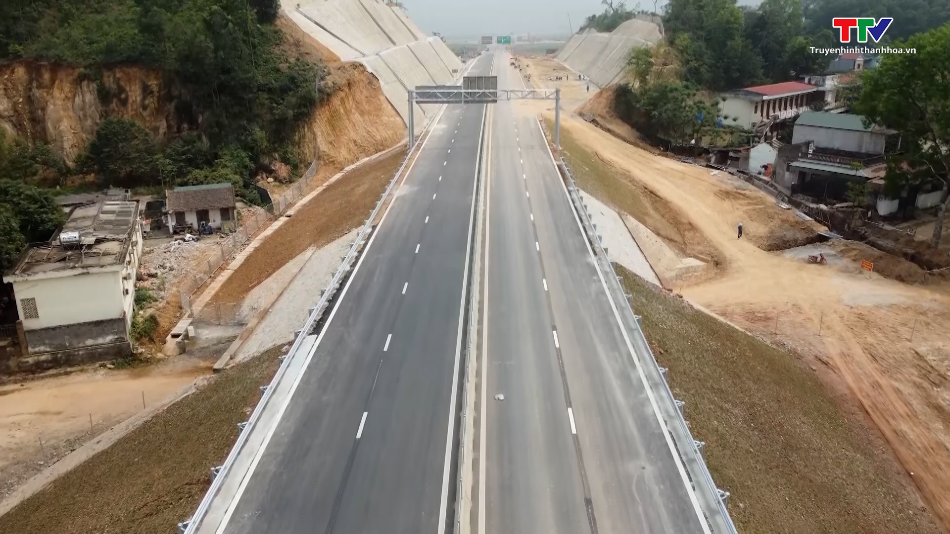 Tổ chức giao thông tạm thời cho cao tốc Mai Sơn - Quốc lộ 45 - Ảnh 2.