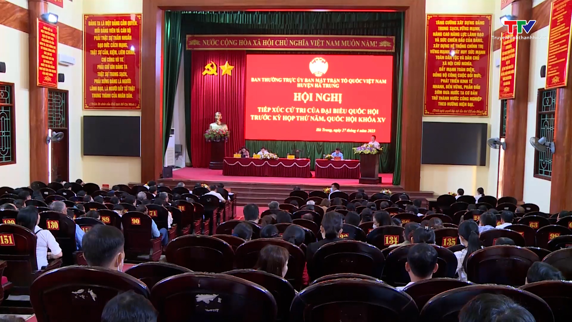 Đoàn Đại biểu Quốc hội Thanh Hoá tiếp xúc cử tri huyện Hà Trung và Thiệu Hóa  - Ảnh 1.