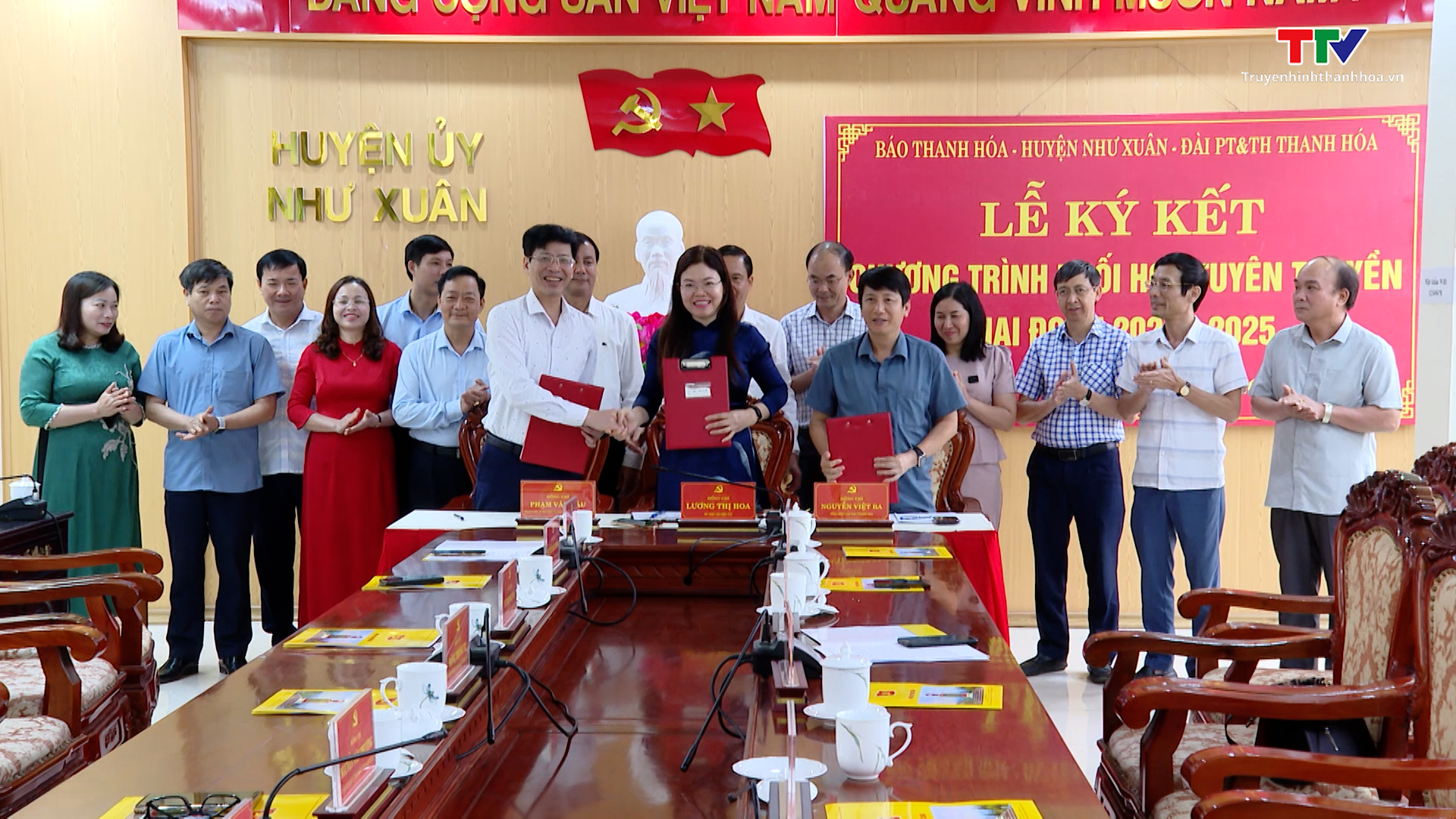 Lễ ký kết chương trình phối hợp tuyên truyền giữa Báo Thanh Hóa, Đài Phát thanh và Truyền hình Thanh Hóa với huyện Như Xuân  - Ảnh 4.