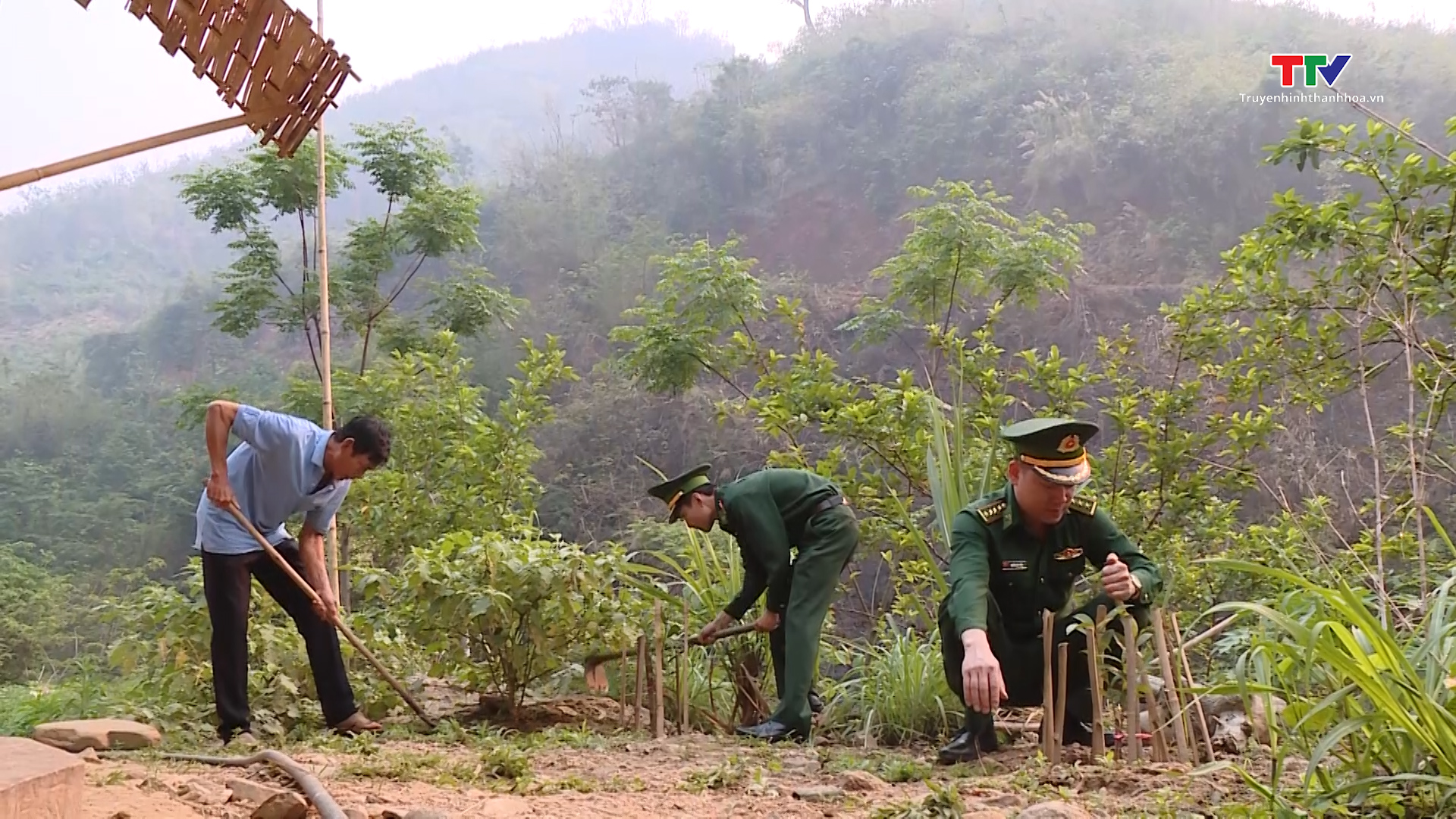 Bộ đội Biên phòng Thanh Hoá sát cánh cùng các địa phương xây dựng nông thôn mới - Ảnh 4.