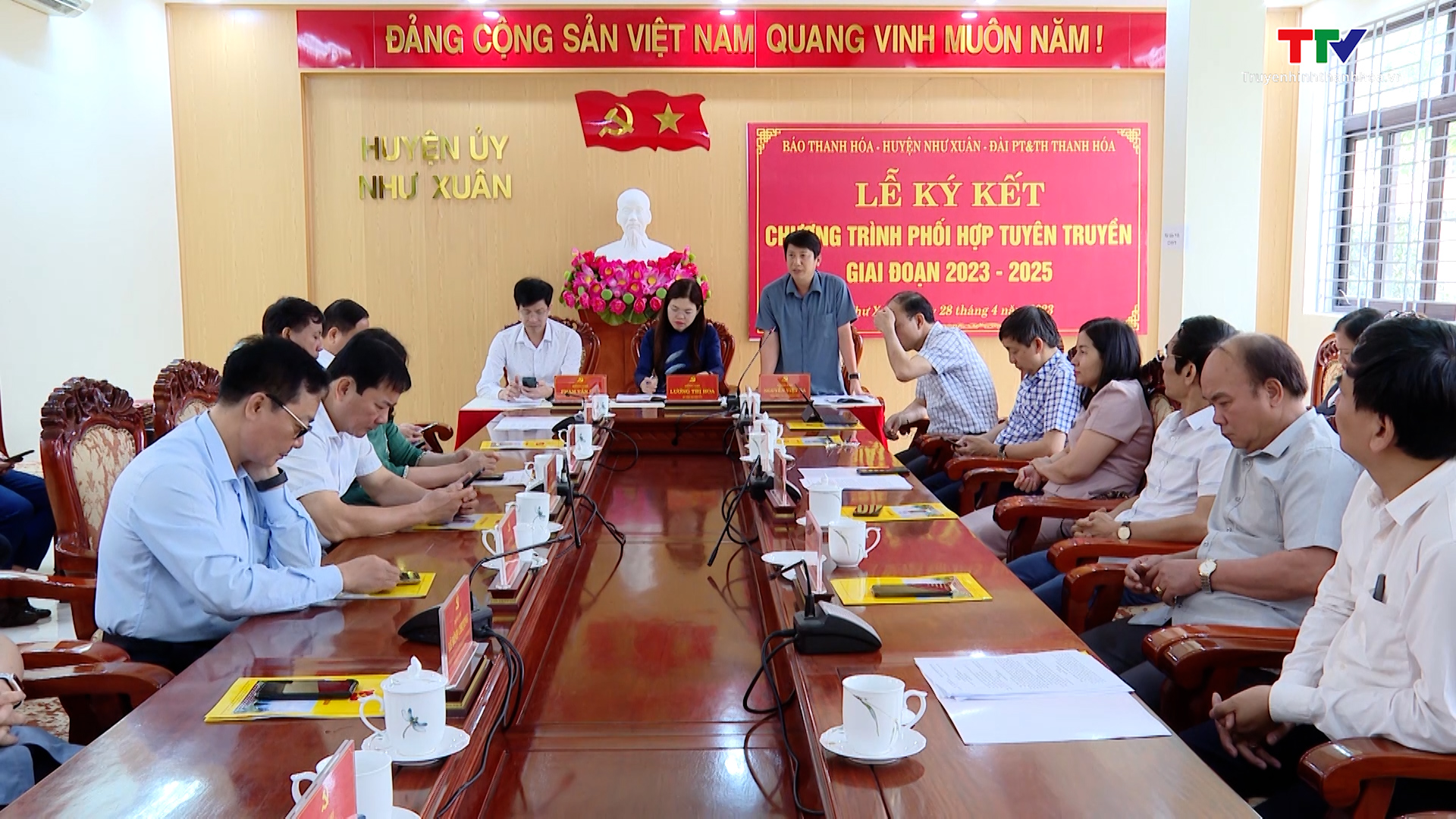 Lễ ký kết chương trình phối hợp tuyên truyền giữa Báo Thanh Hóa, Đài Phát thanh và Truyền hình Thanh Hóa với huyện Như Xuân  - Ảnh 3.