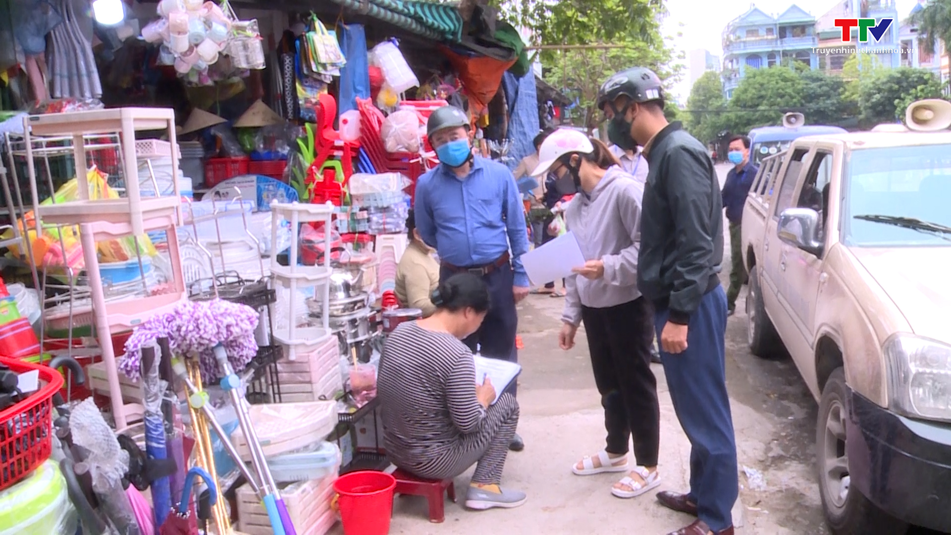 Thành phố Thanh Hoá tăng cường các giải pháp xoá bỏ chợ cóc, chợ tạm, xây dựng văn minh thương mại  - Ảnh 4.