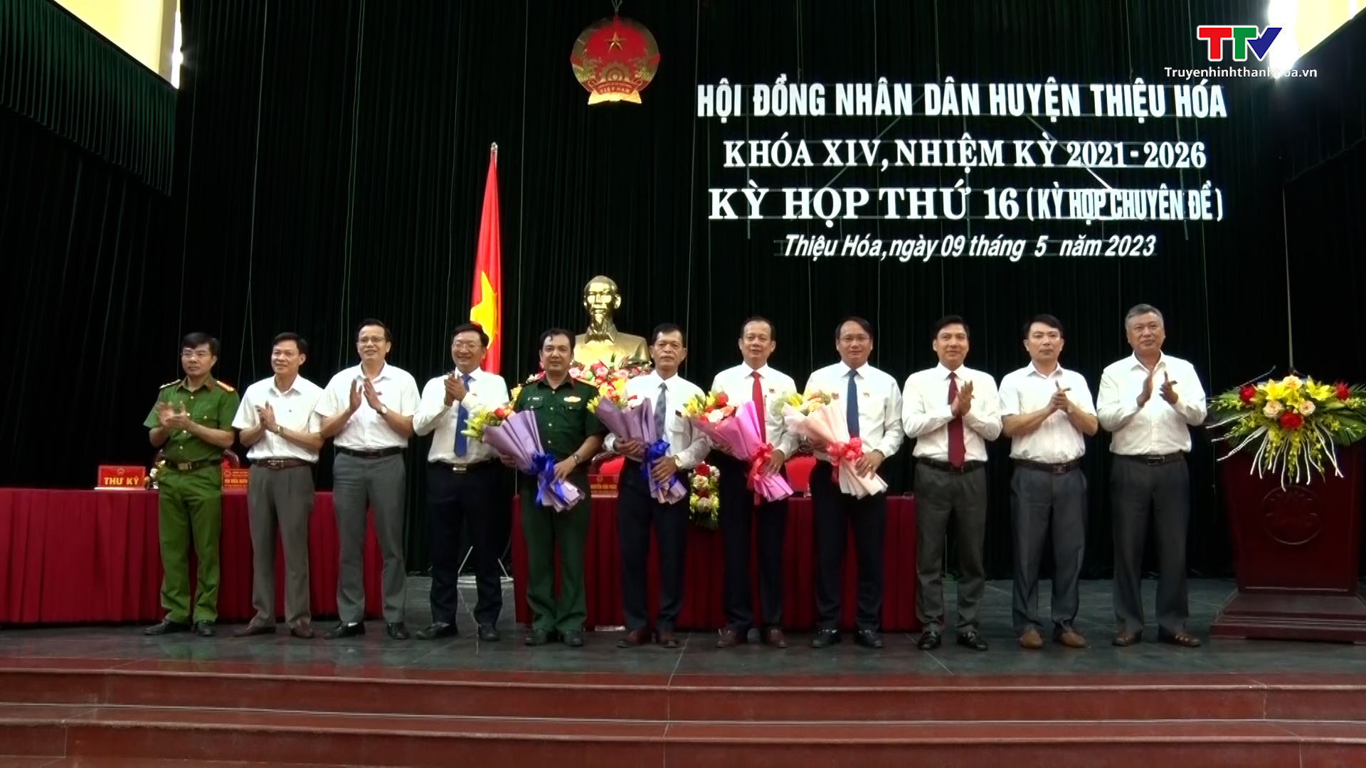 Hội đồng Nhân dân huyện Thiệu Hoá khoá XIV, nhiệm kỳ 2021 - 2026 tổ chức kỳ họp chuyên đề kiện toàn công tác cán bộ - Ảnh 2.