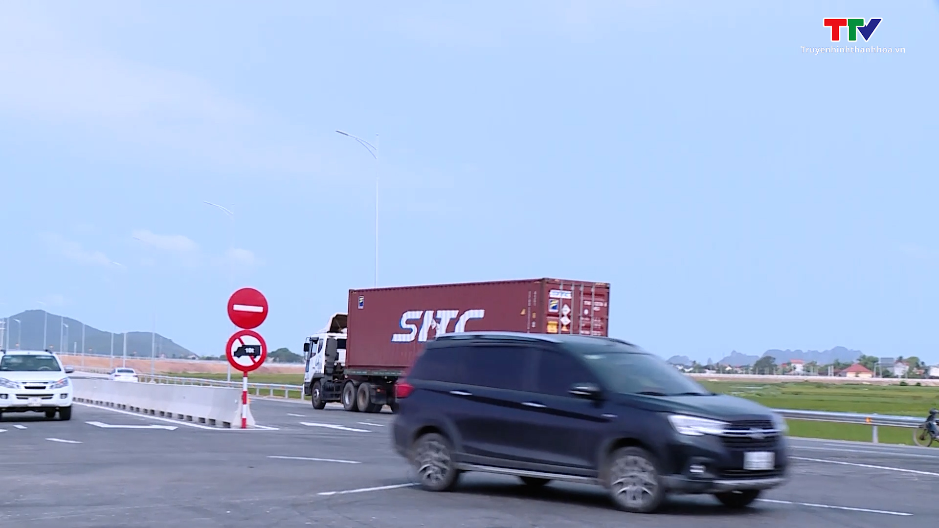 Cần tuân thủ quy định phân luồng giao thông trên đường cao tốc Bắc Nam, đoạn Mai Sơn- quốc lộ 45 - Ảnh 4.