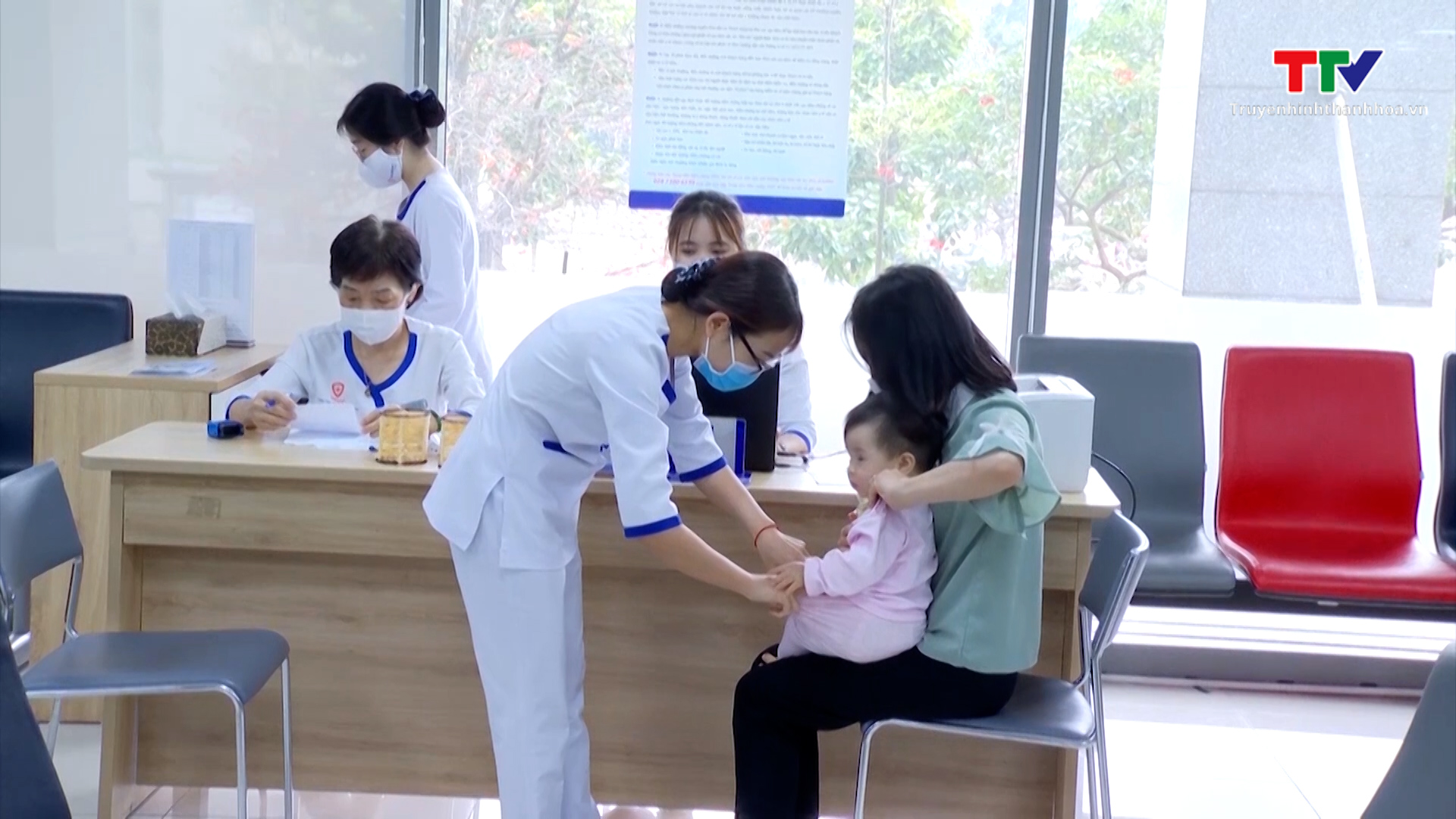 Nhiều trẻ em ở Việt Nam chưa tiêm chủng các loại vaccine thiết yếu - Ảnh 2.