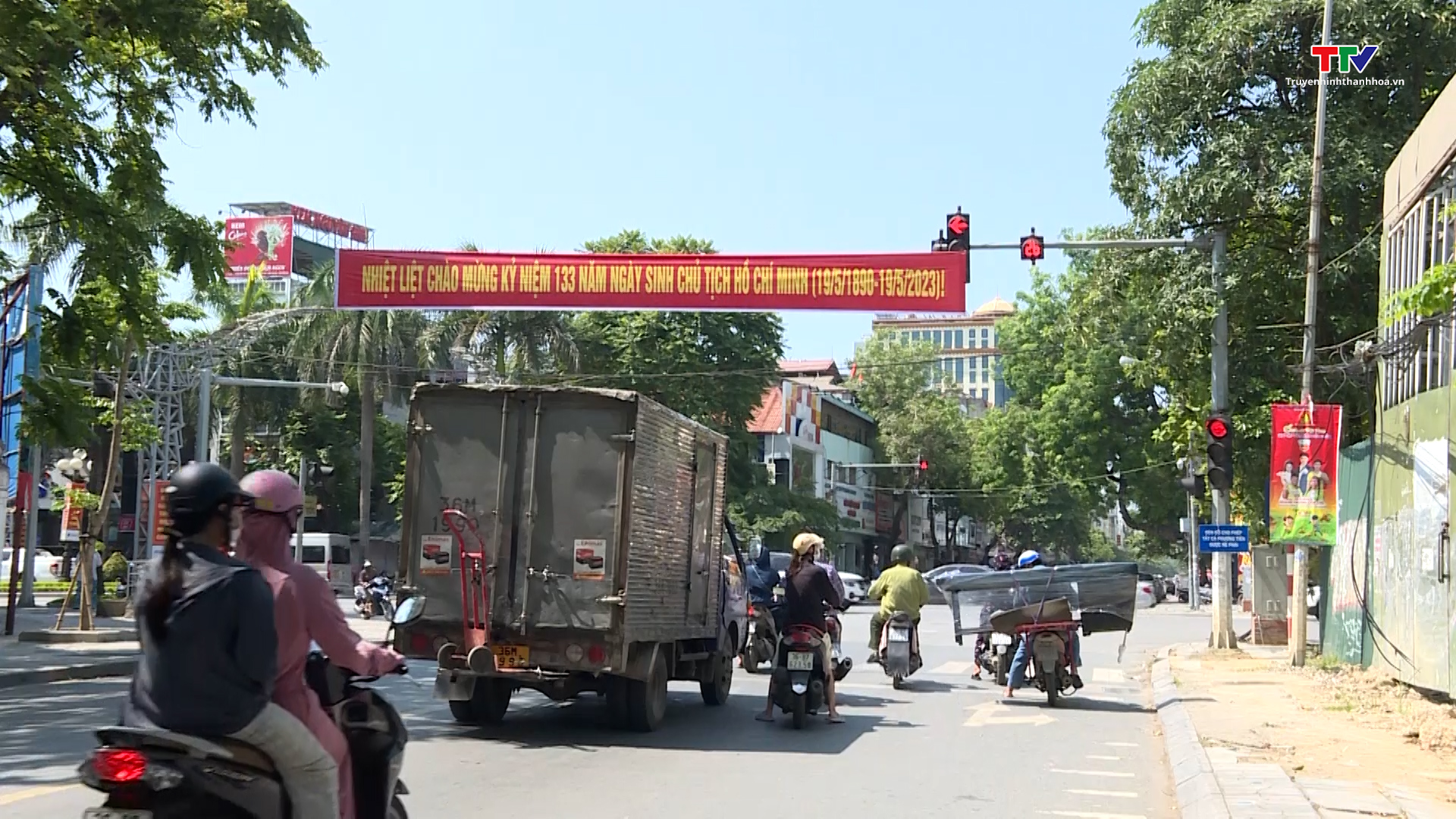 Biển báo hiệu đèn đỏ cho phép các phương tiện được rẽ phải tại thành phố Thanh Hoá không phát huy hiệu lực - Ảnh 3.