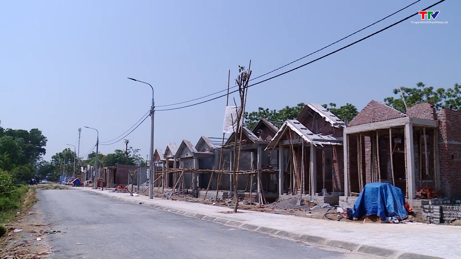 Huyện Thiệu Hóa phấn đấu đến ngày 30/6 hoàn thành xây dựng nhà ở cho đồng bào sinh sống trên sông  - Ảnh 4.