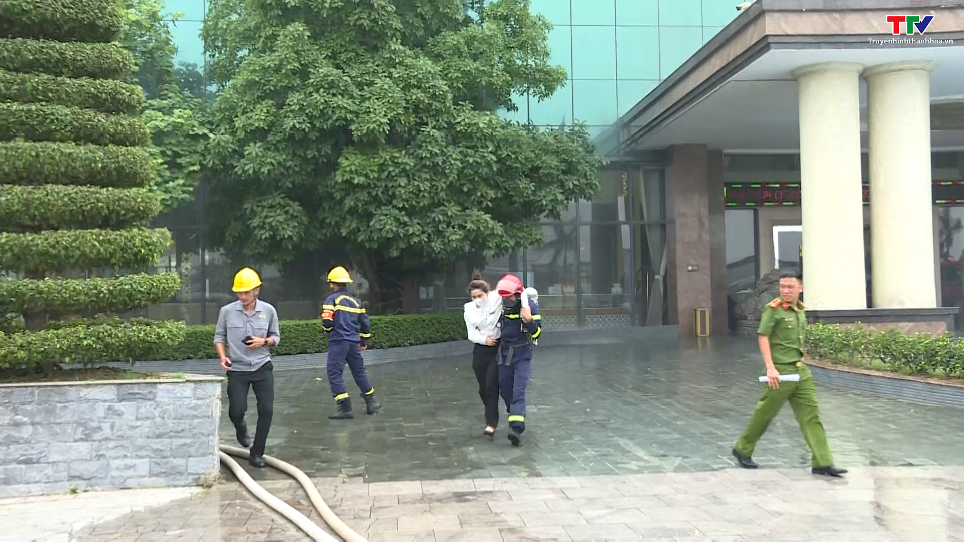 Thực tập phương án chữa cháy và cứu nạn cứu hộ khách sạn Mường Thanh Grand Thanh Hóa - Ảnh 2.