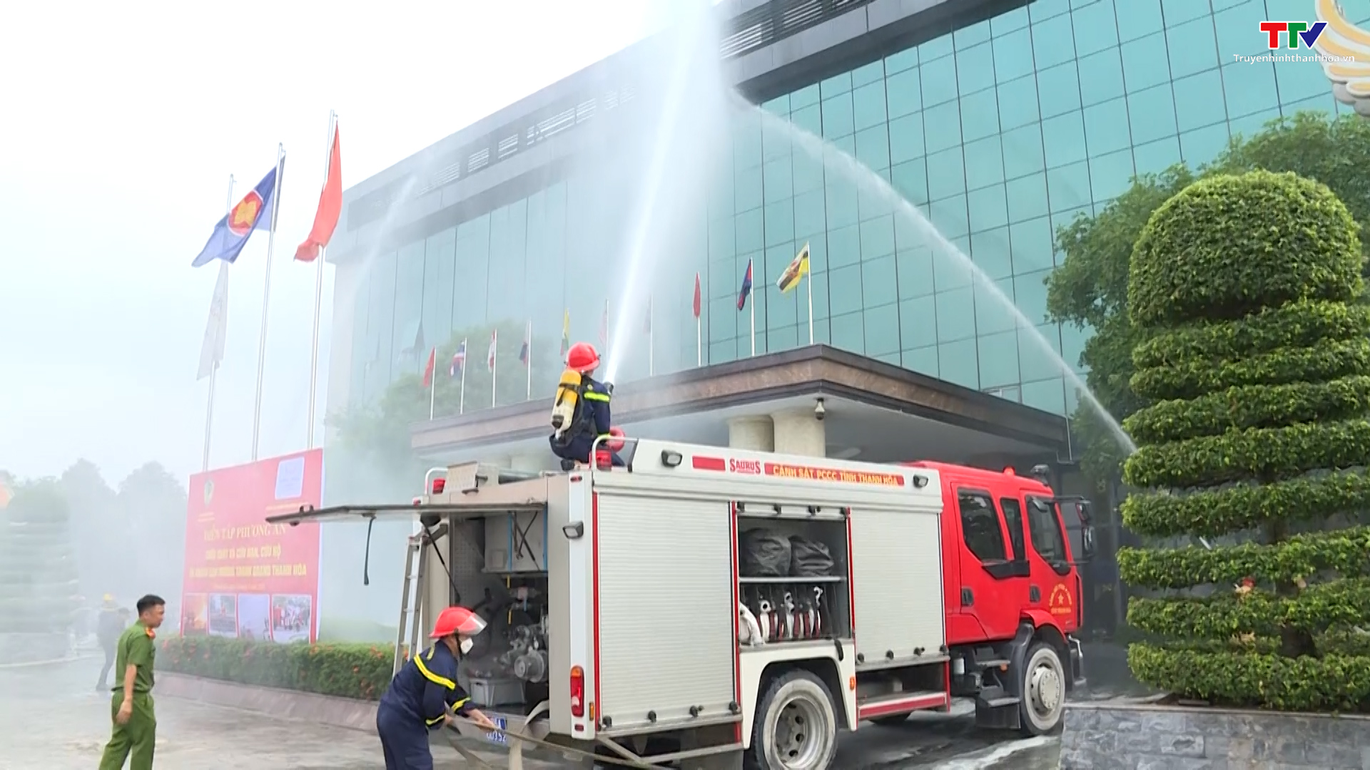 Thực tập phương án chữa cháy và cứu nạn cứu hộ khách sạn Mường Thanh Grand Thanh Hóa - Ảnh 3.