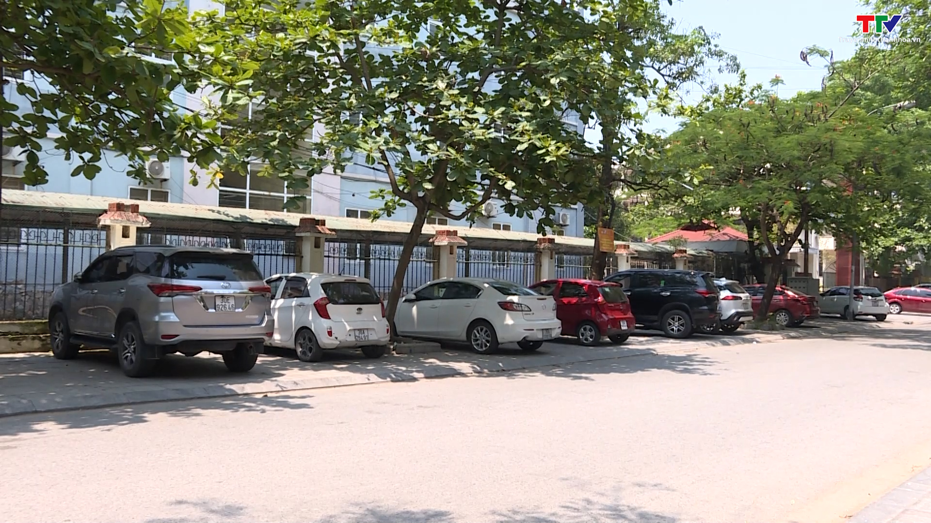 Cần có giải pháp chấn chỉnh tình trạng dừng, đỗ xe sai quy định tại thành phố Thanh Hoá  - Ảnh 4.