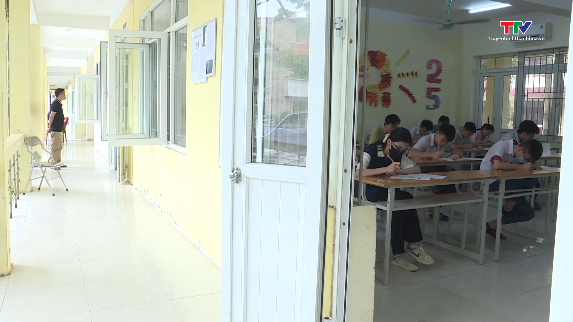 1 thí sinh vi phạm quy chế trong ngày thi đầu tiên vào lớp 10 trường Trung học phổ thông chuyên Lam Sơn - Ảnh 3.