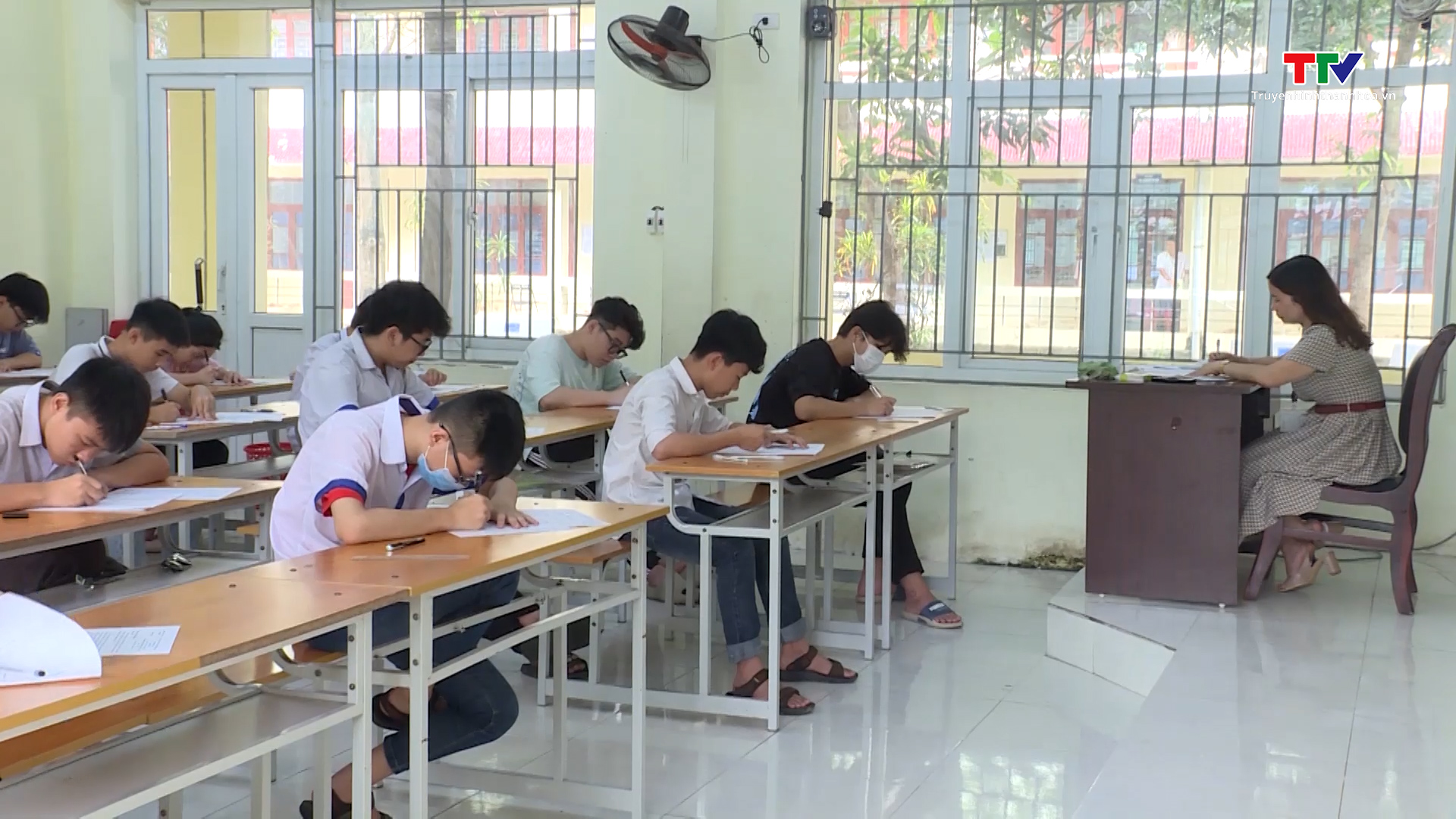Kết thúc Kỳ thi tuyển sinh vào lớp 10 THPT chuyên Lam Sơn - Ảnh 2.