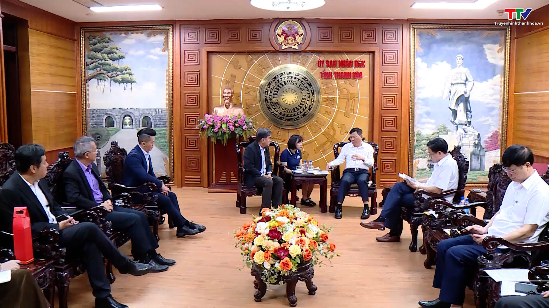 
Phó Chủ tịch Thường trực Ủy ban Nhân dân tỉnh Nguyễn Văn Thi tiếp xã giao các nhà đầu tư Singapore
 - Ảnh 2.