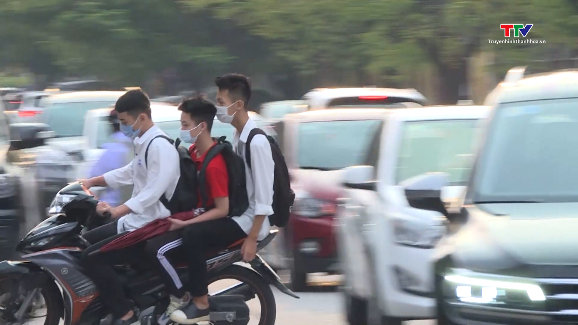 Cảnh báo nguy cơ tai nạn giao thông do học sinh đi xe máy khi chưa đủ tuổi - Ảnh 3.