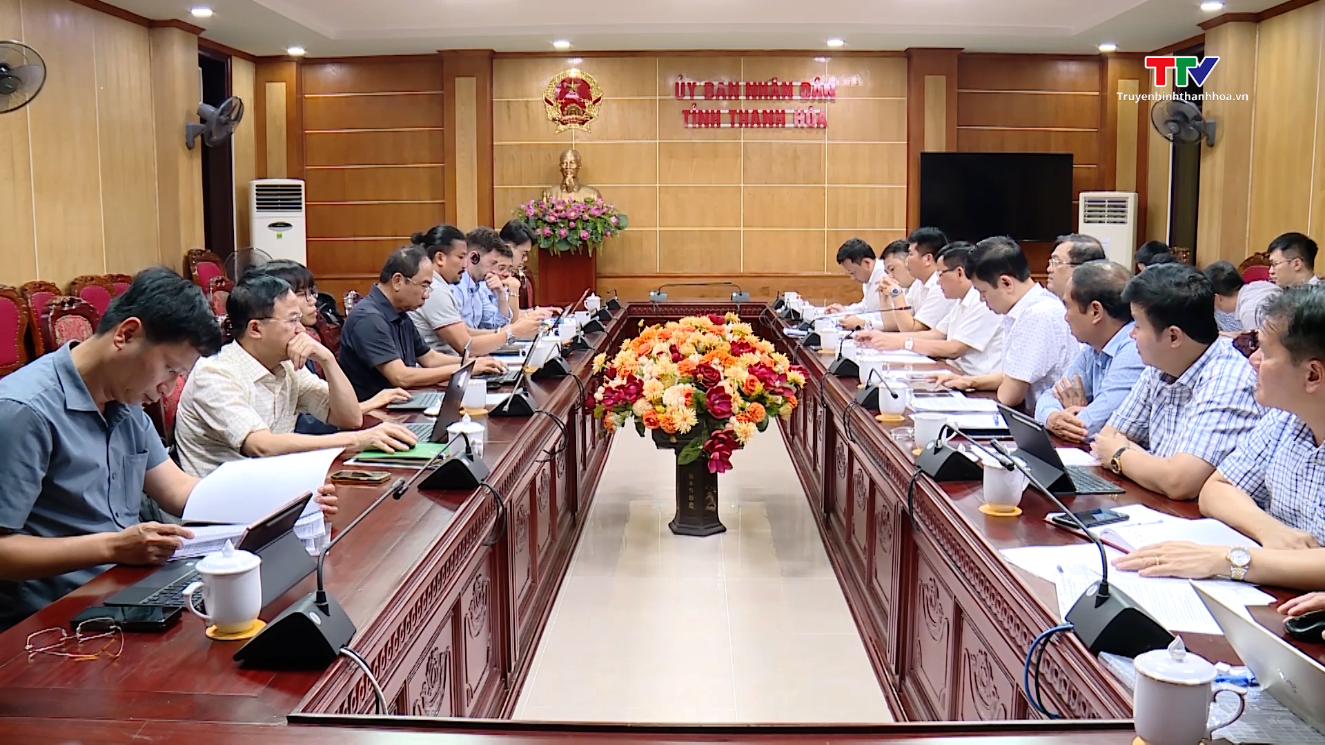 Phó Chủ tịch Thường trực UBND tỉnh Nguyễn Văn Thi 
làm việc với Ngân hàng thế giới (WB)
 - Ảnh 2.