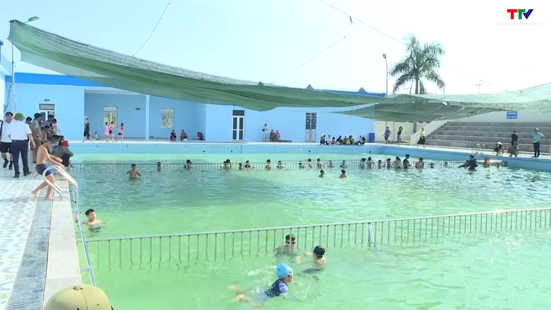 Huyện Hà Trung khai mạc hè, ngày Olympic trẻ em và phát động toàn dân tập luyện môn bơi phòng, chống đuối nước  - Ảnh 2.