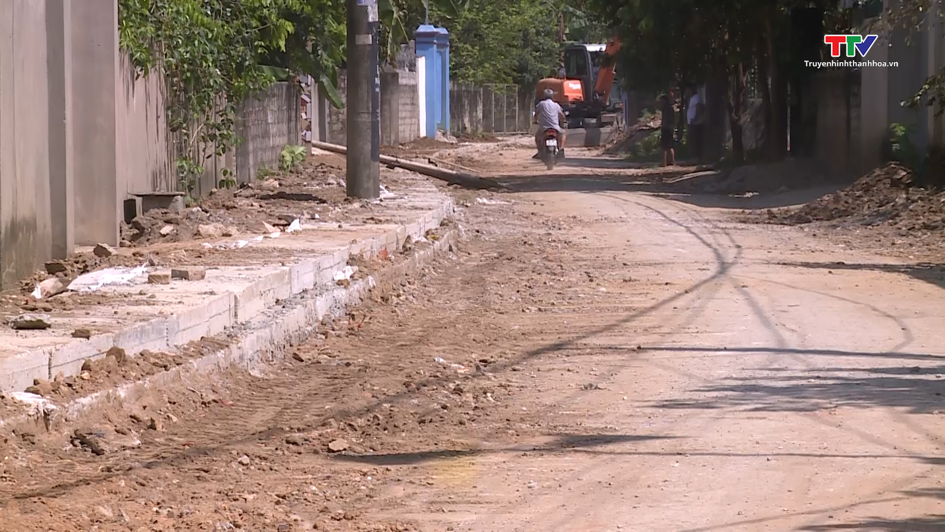 Nhân dân huyện Hà Trung tích cực hiến đất xây dựng đường giao thông - Ảnh 7.