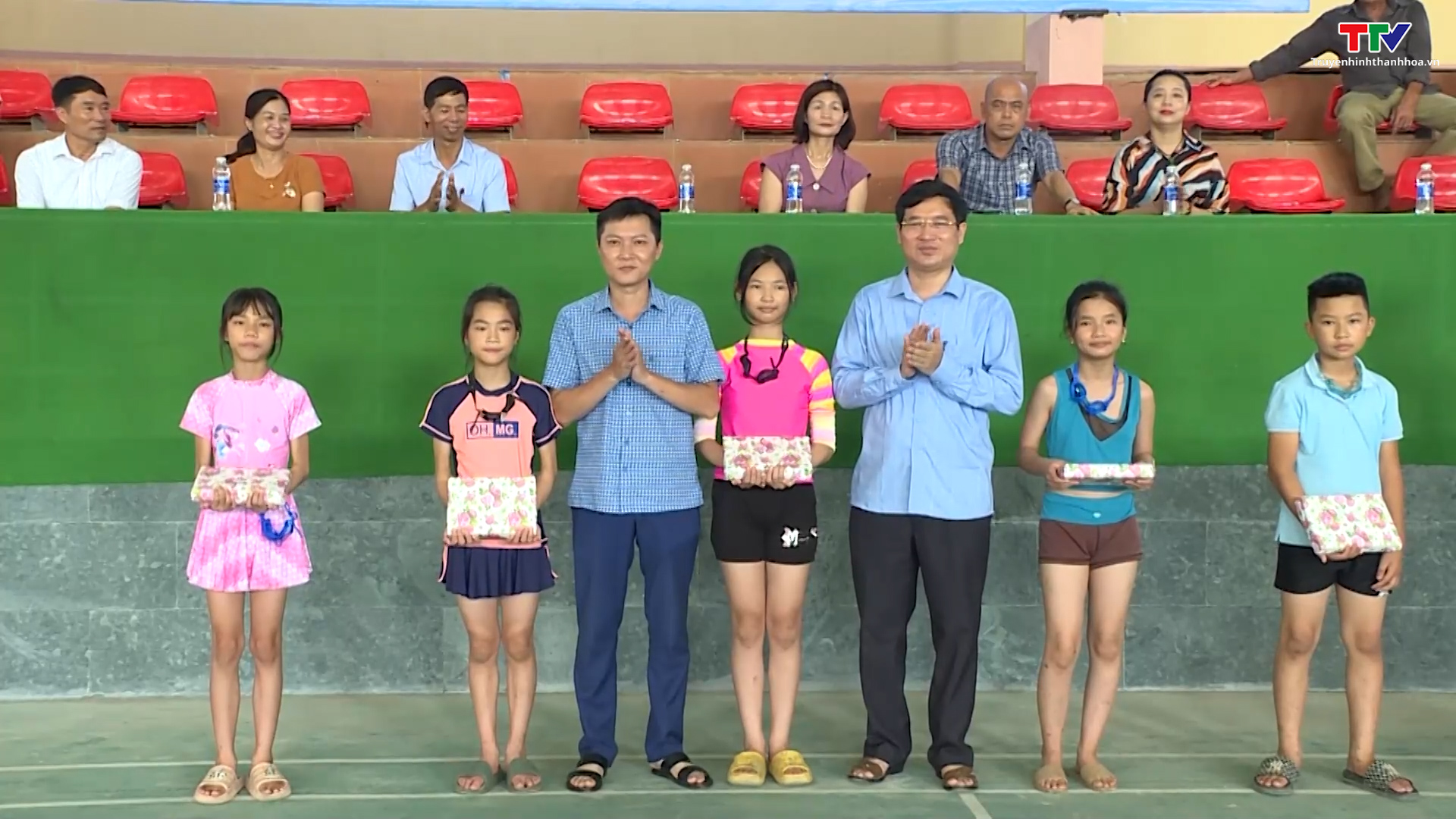 Huyện Hà Trung khai mạc hè, ngày Olympic trẻ em và phát động toàn dân tập luyện môn bơi phòng, chống đuối nước  - Ảnh 3.