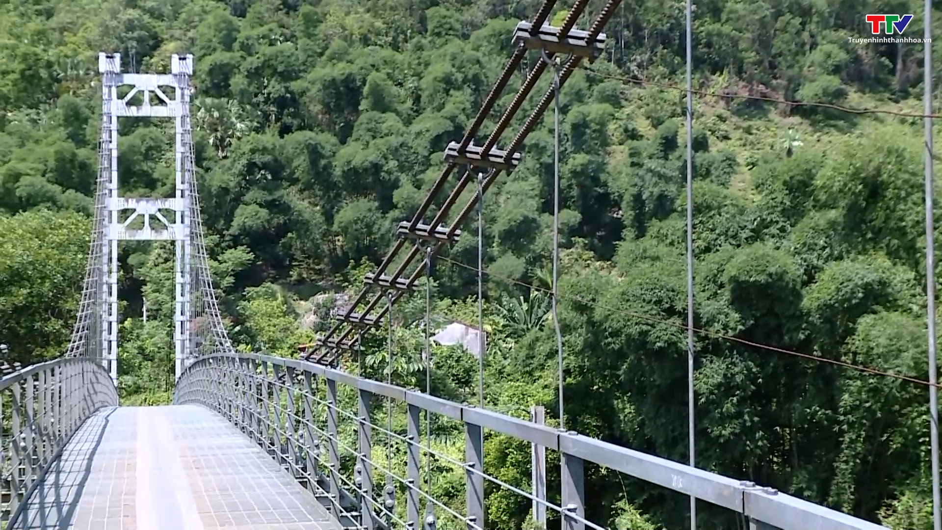 Nhiều cầu treo xuống cấp ở Lang Chánh tiềm ẩn nguy cơ mất ATGT - Ảnh 3.
