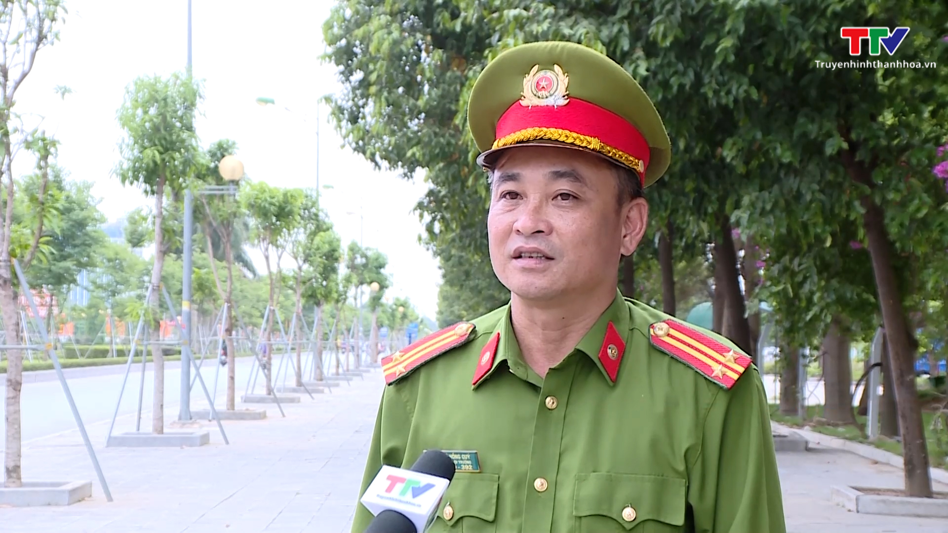 Công an thành phố Thanh Hoá xử lý xe ô tô khách dừng đỗ sai quy định - Ảnh 3.