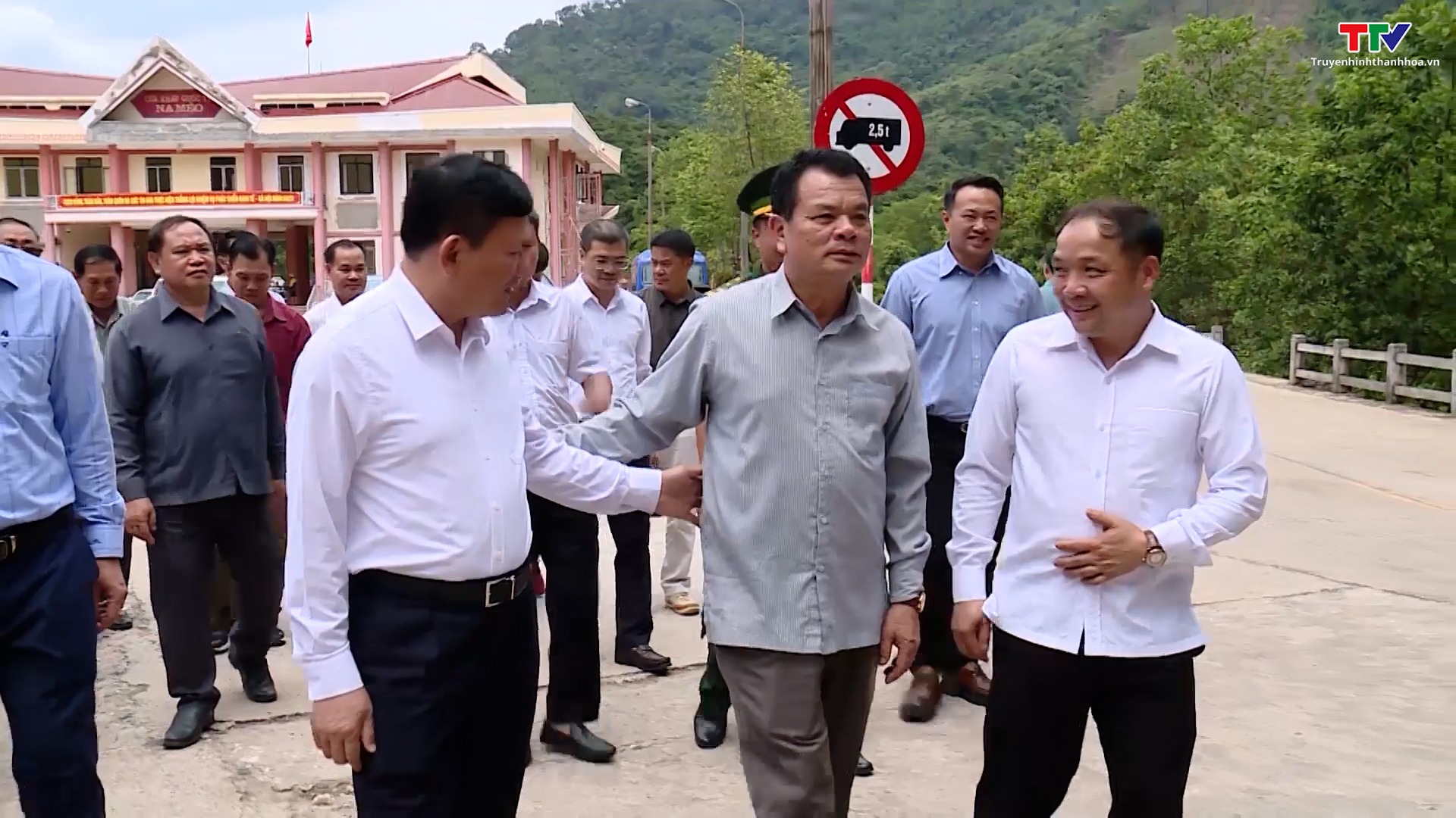 Đoàn đại biểu cấp cao tỉnh Hủa Phăn bắt đầu chuyến thăm và làm việc tại tỉnh Thanh Hoá - Ảnh 3.
