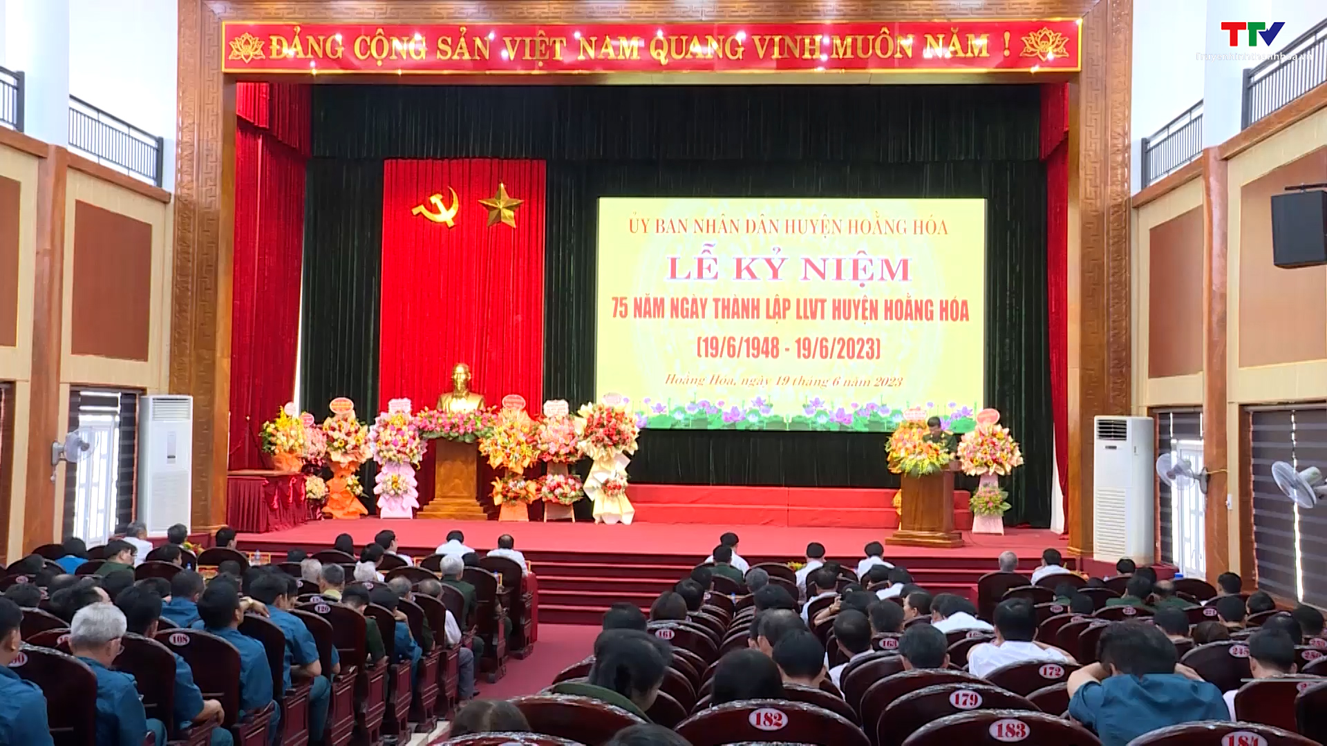 Lễ kỷ niệm 75 năm thành lập lực lượng vũ trang Hoằng Hóa - Ảnh 2. Lễ kỷ niệm 75 năm thành lập lực lượng vũ trang Hoằng Hóa - Ảnh 2.