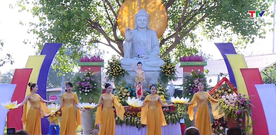 Đại lễ Phật Đản phát huy tinh thần gắn bó, đồng hành cùng dân tộc - Ảnh 2.
