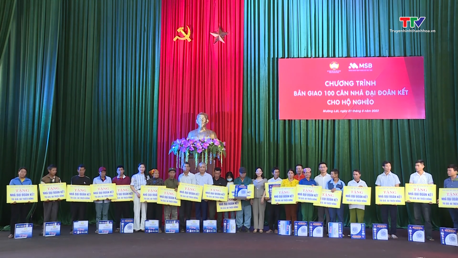 Bàn giao 100 căn nhà đại đoàn kết cho các hộ nghèo huyện Mường Lát - Ảnh 4.