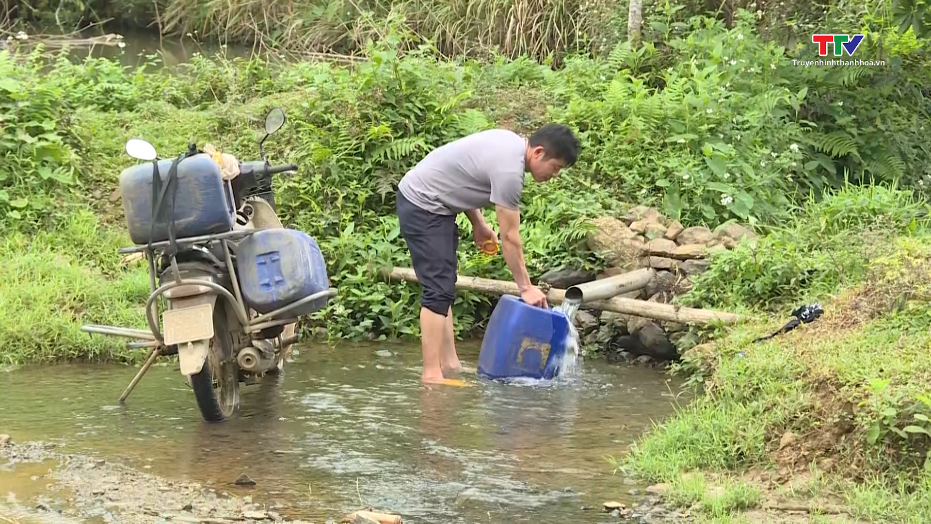 Nhiều hộ dân ở huyện Ngọc Lặc thiếu nước sinh hoạt - Ảnh 2.