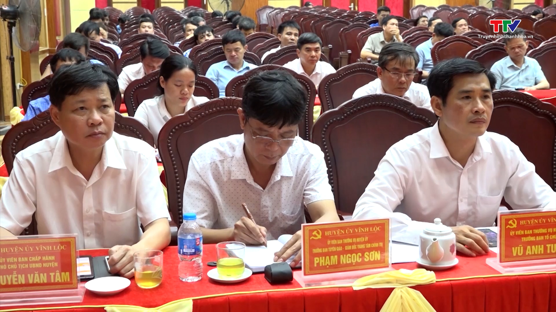 Đảng bộ huyện Vĩnh Lộc sơ kết giữa nhiệm kỳ Đại hội - Ảnh 2.