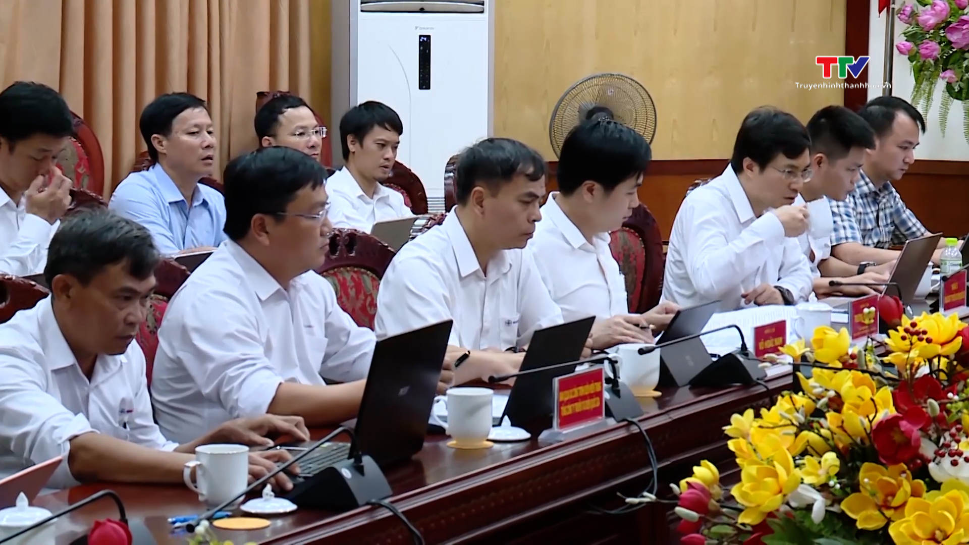 Phó Chủ tịch Mai Xuân Liêm chủ trì cuộc họp về thủ tục đầu tư dự án Đường dây 500 kV Quỳnh Lưu - Thanh Hoá  - Ảnh 2.