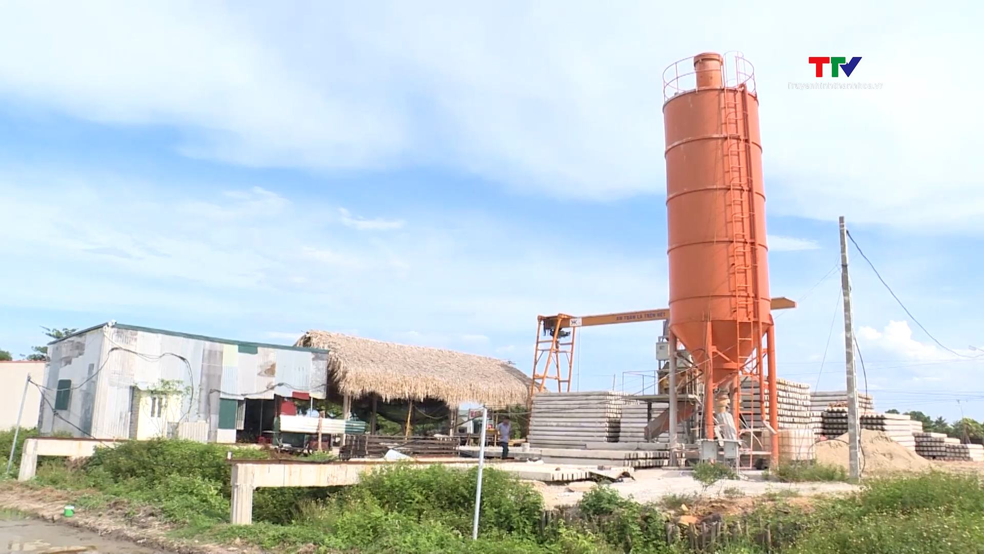 Dừng hoạt động của xưởng sản xuất bê tông xây dựng trên đất ở tại xã Quảng Đức, huyện Quảng Xương
 - Ảnh 2.