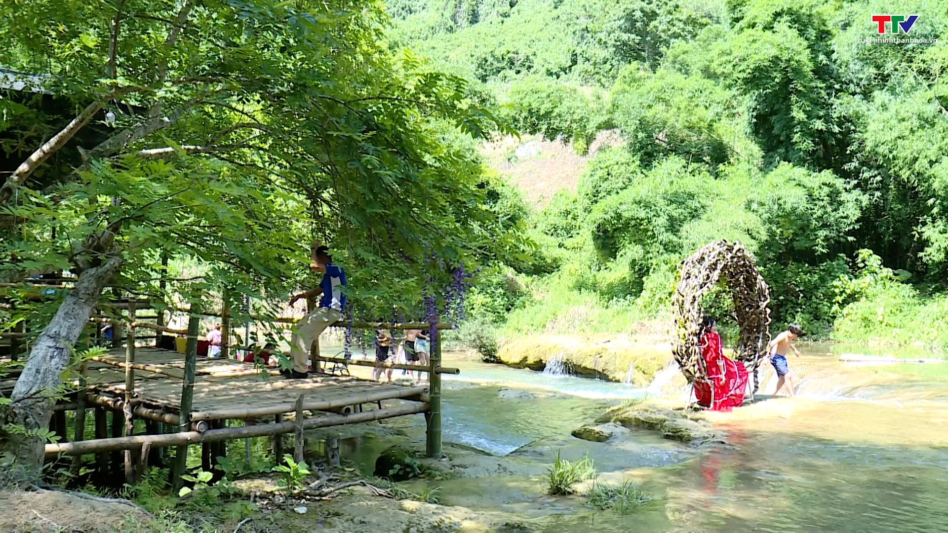 Sông, suối, thác - Món quà từ thiên nhiên hấp dẫn du khách - Ảnh 3.