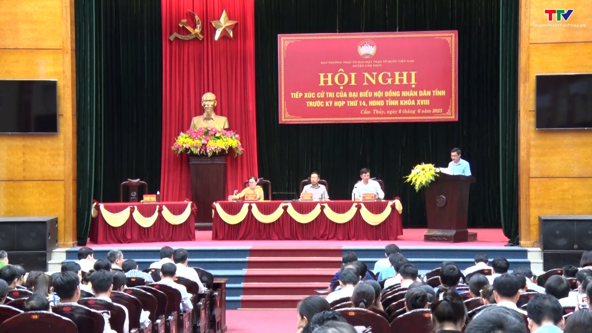 Đại biểu Hội đồng Nhân dân tỉnh tiếp xúc cử tri huyện Cẩm Thủy - Ảnh 2.