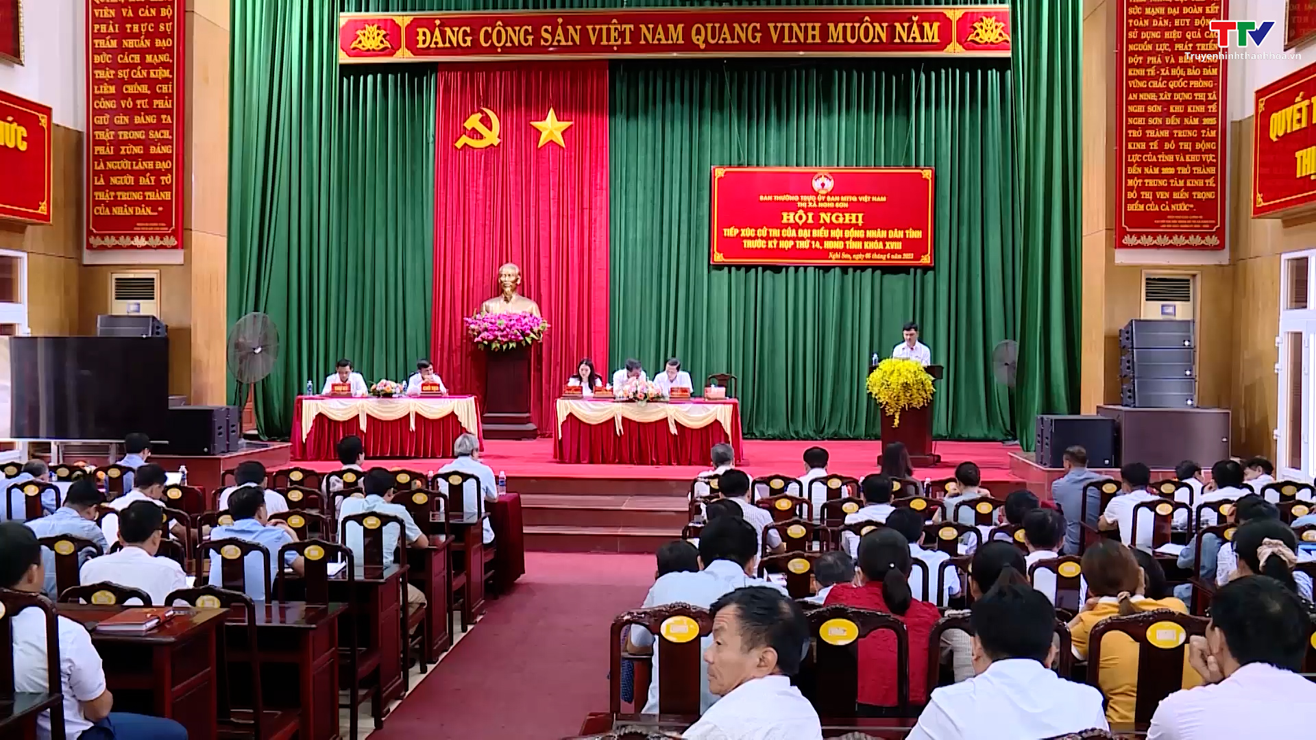Chủ tịch Uỷ ban Nhân dân tỉnh Đỗ Minh Tuấn tiếp xúc cử tri thị xã Nghi Sơn - Ảnh 2.