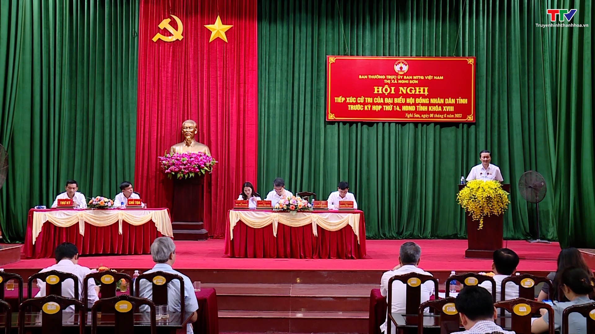 Chủ tịch Uỷ ban Nhân dân tỉnh Đỗ Minh Tuấn tiếp xúc cử tri thị xã Nghi Sơn - Ảnh 6.